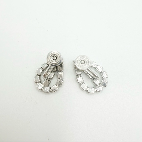 Vintage Clear Crystal Rhinestones Silver Tone Teardrop Screw Back Earrings - Picture 5 of 5